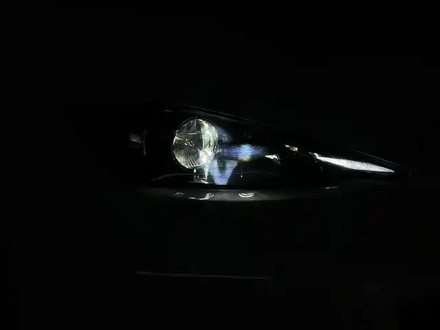 マツダ ロードスター 100周年特別記念車 群馬県 2020(令2)年 2.3万km スノーフレイクホワイトパールマイカ 特別仕様車【Ｓ　Ｌｅａｔｈｅｒ　Ｐａｃｋａｇｅ　１００周年特別記念車】/【特別装備】/・センターホイールキャップ（創立１００周年スペシャルロゴ付）/・オーナメント（創立１００周年スペシャルロゴ付）/・ヘッドレスト（創立１００周年スペシャルロゴ刻印：エンボス加工）/・アドバンストキー（創立１００周年スペシャルロゴ刻印＆１００周年専用化粧箱入り）/・フロアカーペット（レッド）/・フロアマット（創立１００周年記念バッジ付：レッド）/・ソフトトップカラー：ダークチェリー/・シート（材質：ナッパレザー／カラー：レッド）/・電動リモコン式ドアミラー（手動可倒式）/・１９５／５０Ｒ１６　８４Ｖタイヤ＆１６×６．５Ｊインチアルミホイール（高輝度塗装）/・エアコンルーバーベゼル（内側）/CD/DVD/Bluetooth/ワンセブTV/=====/特別仕様車　６速マニュアル　純正ディスプレイオーディオ　ＢＯＳＥ　レッドナッパレザーシート　シートヒーター　ダークチェリーソフトトップ　クルーズコントロール　ＢＳＭ　ドライブレコーダー　マフラーカッター　禁煙