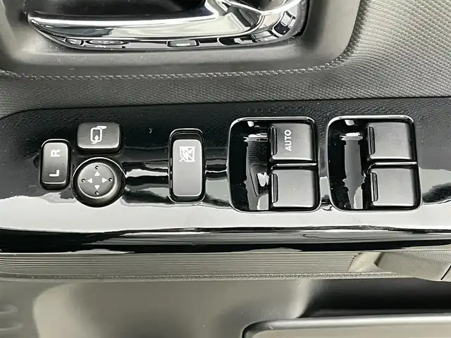 スズキ スペーシア カスタム HYBRID XS 岡山県 2020(令2)年 5.6万km ピュアホワイトP ８インチナビ/【Bluetooth/フルセグTV/CD/DVD】/型番：AVIC-RLS901II/全方位カメラ/両側パワースライドドア/ドライブレコーダー（前後）/運転席シートヒーター/追従型クルーズコントロール/オートハイビーム/LEDヘッドライト/ビルトインETC/衝突軽減ブレーキシステム