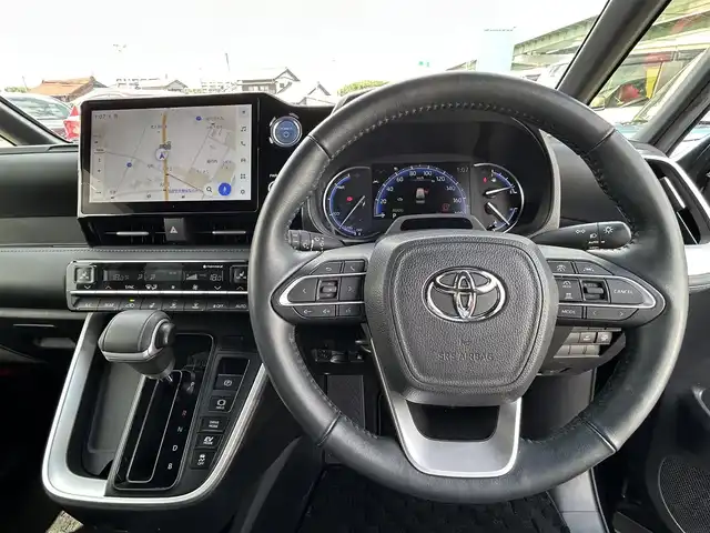 トヨタ ヴォクシー ハイブリッド S－Z 愛知県 2023(令5)年 4.2万km アティチュードブラックマイカ コネクテッドナビ９インチ/純正リアモニター１４インチ/ＤＴＶ/ＢＴ/ＣＤ／ＤＶＤ/ＥＴＣ/両側パワースライドドア/パワーバックドア/純正フロアマット/ドアバイザー/モデリスタエアロＦ・Ｓ・Ｒ/オットマン/ブラインドスポットモニター/レーダークルーズコントロール/衝突軽減ブレーキ/ＡＣ１００Ｖ/ステアリングスイッチ/ハーフレザー