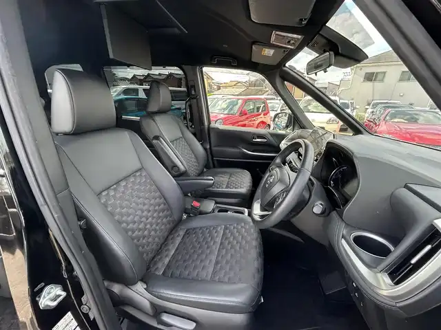 トヨタ ヴォクシー ハイブリッド S－Z 愛知県 2023(令5)年 4.2万km アティチュードブラックマイカ コネクテッドナビ９インチ/純正リアモニター１４インチ/ＤＴＶ/ＢＴ/ＣＤ／ＤＶＤ/ＥＴＣ/両側パワースライドドア/パワーバックドア/純正フロアマット/ドアバイザー/モデリスタエアロＦ・Ｓ・Ｒ/オットマン/ブラインドスポットモニター/レーダークルーズコントロール/衝突軽減ブレーキ/ＡＣ１００Ｖ/ステアリングスイッチ/ハーフレザー