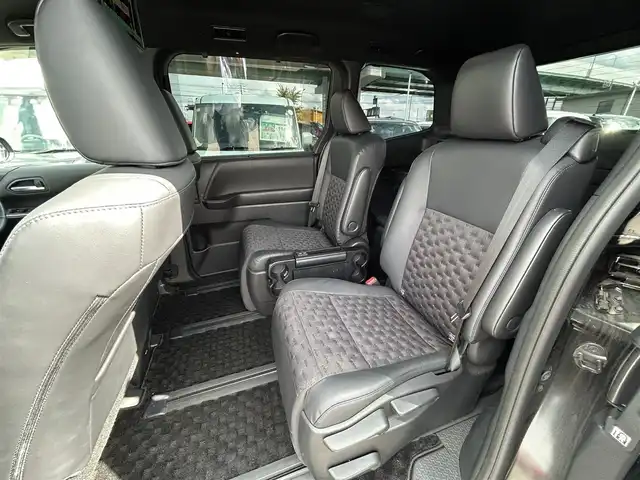 トヨタ ヴォクシー ハイブリッド S－Z 愛知県 2023(令5)年 4.2万km アティチュードブラックマイカ コネクテッドナビ９インチ/純正リアモニター１４インチ/ＤＴＶ/ＢＴ/ＣＤ／ＤＶＤ/ＥＴＣ/両側パワースライドドア/パワーバックドア/純正フロアマット/ドアバイザー/モデリスタエアロＦ・Ｓ・Ｒ/オットマン/ブラインドスポットモニター/レーダークルーズコントロール/衝突軽減ブレーキ/ＡＣ１００Ｖ/ステアリングスイッチ/ハーフレザー