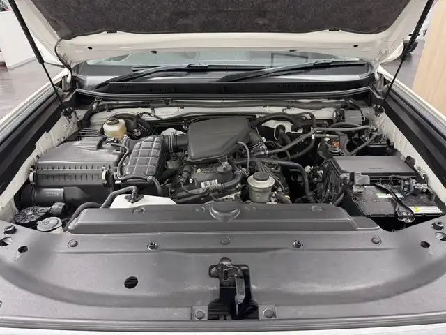 トヨタ ランドクルーザー プラド TX Lパッケージ 三重県 2020(令2)年 2万km ホワイトパールクリスタルシャイン ガソリン/パートタイム4WD/MTモード付フロア6AT/カロッツェリア 9インチ『楽ナビ』 AVIC-RQ902/（CD/DVD/MSV/SD/FM/AM/TV/Bluetooth/iPod/USB/HDMI/AUX）/バックカメラ/ビルトイン ETC/Toyota Safety Sense/・プリクラッシュセーフティ［PCS］/・レーンディパーチャーアラート［LDA］/・レーダークルコン/・オートハイビーム［AHB］/装備/・【OP】電動ムーンルーフ/・【OP】ルーフレール（ブラック）/・【OP】寒冷地仕様/・本革シート（ブラック）/・シートヒーター/ベンチレーション（D/N）/・パワーシート（D8way&ランバーサポート/N4way）/・オートライト/・LED ヘッドランプ＆フロント・リヤフォグランプ/・自動防眩インナーミラー/・雨滴感応式フロントワイパー/・17inAW＆BFグッドリッチ レタリングタイヤ/・プッシュスタート/・スマートキーx2/・保/取/ナビ取/など