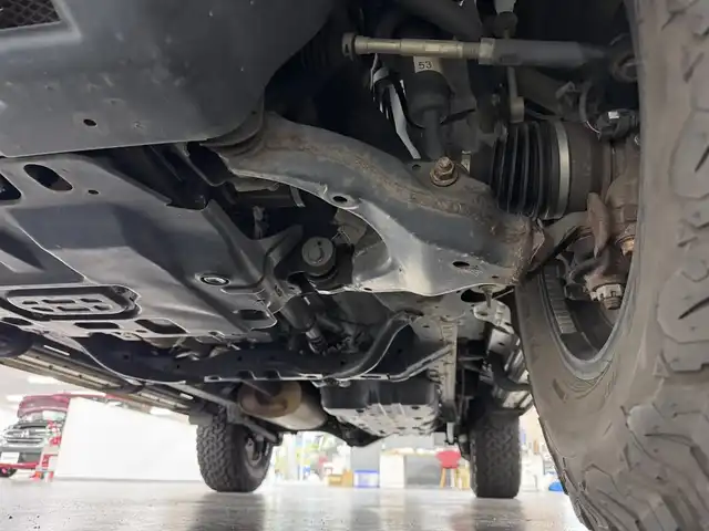トヨタ ランドクルーザー プラド TX Lパッケージ 三重県 2020(令2)年 2万km ホワイトパールクリスタルシャイン ガソリン/パートタイム4WD/MTモード付フロア6AT/カロッツェリア 9インチ『楽ナビ』 AVIC-RQ902/（CD/DVD/MSV/SD/FM/AM/TV/Bluetooth/iPod/USB/HDMI/AUX）/バックカメラ/ビルトイン ETC/Toyota Safety Sense/・プリクラッシュセーフティ［PCS］/・レーンディパーチャーアラート［LDA］/・レーダークルコン/・オートハイビーム［AHB］/装備/・【OP】電動ムーンルーフ/・【OP】ルーフレール（ブラック）/・【OP】寒冷地仕様/・本革シート（ブラック）/・シートヒーター/ベンチレーション（D/N）/・パワーシート（D8way&ランバーサポート/N4way）/・オートライト/・LED ヘッドランプ＆フロント・リヤフォグランプ/・自動防眩インナーミラー/・雨滴感応式フロントワイパー/・17inAW＆BFグッドリッチ レタリングタイヤ/・プッシュスタート/・スマートキーx2/・保/取/ナビ取/など