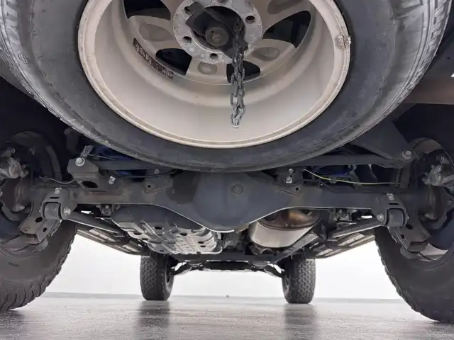 トヨタ ランドクルーザー プラド TX Lパッケージ 三重県 2020(令2)年 2万km ホワイトパールクリスタルシャイン ガソリン/パートタイム4WD/MTモード付フロア6AT/カロッツェリア 9インチ『楽ナビ』 AVIC-RQ902/（CD/DVD/MSV/SD/FM/AM/TV/Bluetooth/iPod/USB/HDMI/AUX）/バックカメラ/ビルトイン ETC/Toyota Safety Sense/・プリクラッシュセーフティ［PCS］/・レーンディパーチャーアラート［LDA］/・レーダークルコン/・オートハイビーム［AHB］/装備/・【OP】電動ムーンルーフ/・【OP】ルーフレール（ブラック）/・【OP】寒冷地仕様/・本革シート（ブラック）/・シートヒーター/ベンチレーション（D/N）/・パワーシート（D8way&ランバーサポート/N4way）/・オートライト/・LED ヘッドランプ＆フロント・リヤフォグランプ/・自動防眩インナーミラー/・雨滴感応式フロントワイパー/・17inAW＆BFグッドリッチ レタリングタイヤ/・プッシュスタート/・スマートキーx2/・保/取/ナビ取/など