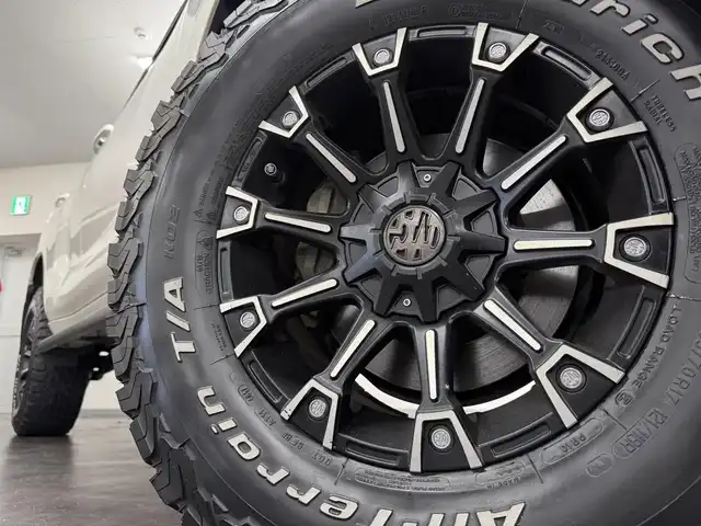 トヨタ ランドクルーザー プラド TX Lパッケージ 三重県 2020(令2)年 2万km ホワイトパールクリスタルシャイン ガソリン/パートタイム4WD/MTモード付フロア6AT/カロッツェリア 9インチ『楽ナビ』 AVIC-RQ902/（CD/DVD/MSV/SD/FM/AM/TV/Bluetooth/iPod/USB/HDMI/AUX）/バックカメラ/ビルトイン ETC/Toyota Safety Sense/・プリクラッシュセーフティ［PCS］/・レーンディパーチャーアラート［LDA］/・レーダークルコン/・オートハイビーム［AHB］/装備/・【OP】電動ムーンルーフ/・【OP】ルーフレール（ブラック）/・【OP】寒冷地仕様/・本革シート（ブラック）/・シートヒーター/ベンチレーション（D/N）/・パワーシート（D8way&ランバーサポート/N4way）/・オートライト/・LED ヘッドランプ＆フロント・リヤフォグランプ/・自動防眩インナーミラー/・雨滴感応式フロントワイパー/・17inAW＆BFグッドリッチ レタリングタイヤ/・プッシュスタート/・スマートキーx2/・保/取/ナビ取/など