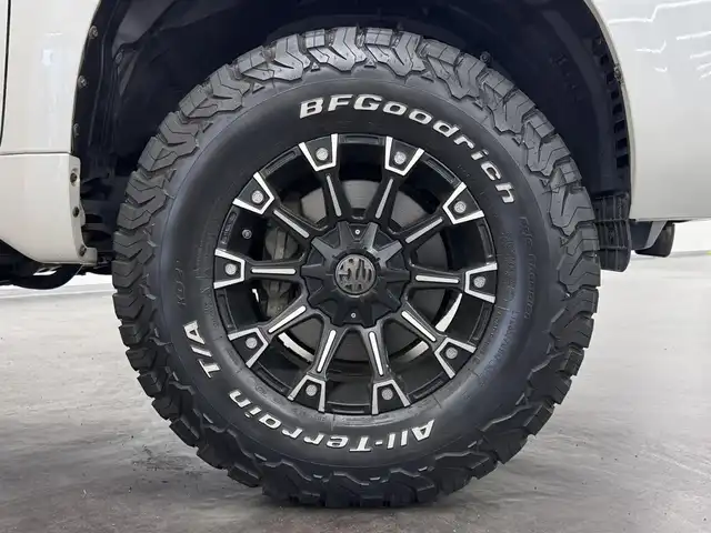 トヨタ ランドクルーザー プラド TX Lパッケージ 三重県 2020(令2)年 2万km ホワイトパールクリスタルシャイン ガソリン/パートタイム4WD/MTモード付フロア6AT/カロッツェリア 9インチ『楽ナビ』 AVIC-RQ902/（CD/DVD/MSV/SD/FM/AM/TV/Bluetooth/iPod/USB/HDMI/AUX）/バックカメラ/ビルトイン ETC/Toyota Safety Sense/・プリクラッシュセーフティ［PCS］/・レーンディパーチャーアラート［LDA］/・レーダークルコン/・オートハイビーム［AHB］/装備/・【OP】電動ムーンルーフ/・【OP】ルーフレール（ブラック）/・【OP】寒冷地仕様/・本革シート（ブラック）/・シートヒーター/ベンチレーション（D/N）/・パワーシート（D8way&ランバーサポート/N4way）/・オートライト/・LED ヘッドランプ＆フロント・リヤフォグランプ/・自動防眩インナーミラー/・雨滴感応式フロントワイパー/・17inAW＆BFグッドリッチ レタリングタイヤ/・プッシュスタート/・スマートキーx2/・保/取/ナビ取/など