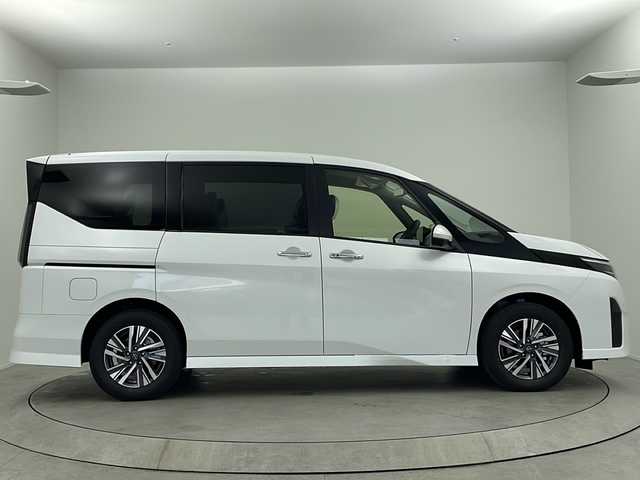 日産 セレナ e－パワー ハイウェイスター V 大阪府 2025(令7)年 0.1千km プリズムホワイト 登録済未使用車/純正12.3インチディスプレイオーディオ/【BT/フルセグTV/ナビ/USB/HDMI]/アラウンドビューモニター/デジタルインナーミラー/ETC2.0/ドライブレコーダー/ワイヤレス充電器/両側パワースライドドア/プロパイロット/衝突被害軽減システム/ブラインドスポットモニター/コーナーセンサー前後/オートライト/AUTOHOLD/純正16インチAW