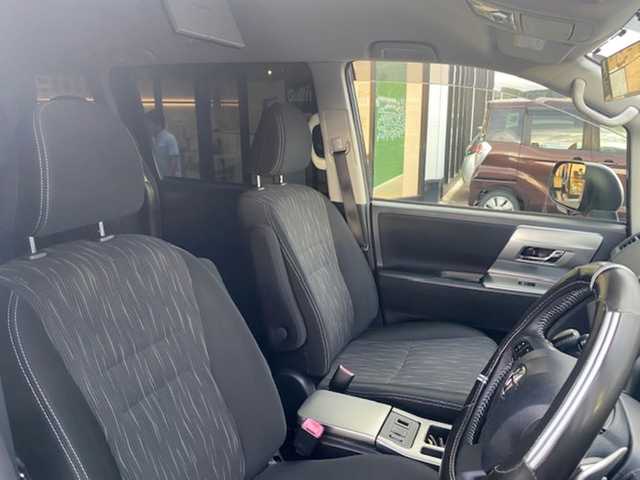 トヨタ ヴォクシー ZS 煌Ⅱ 兵庫県 2011(平23)年 10.9万km ブラック 社外ナビ/・フルセグTV（CD/DVD/HDD/Bluetooth/ラジオ）/バックモニター/オーディオトリップ/パドルシフト/ウォークスルー/システムコンソール（COOL/HOT)/フリップダウンモニター/両側スライドドア/純正マット/ETC