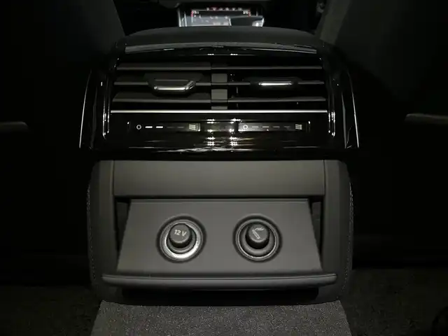 アウディ Ａ８ 60TFSIクワトロ 福島県 2019(令1)年 3.2万km ミトスブラックメタリック サンルーフ/Bang & Olufsen/エアサス/ACC/レーンキープ/ブラインドスポット/ヘッドアップディスプレイ/黒革シート/全席パワーシート/全席シートヒーター/前席ベンチレーション/純正ナビ/フルセグTV/360°カメラ/AppleCarPlay/LEDヘッドライト/ETC/前後ドライブレコーダー/コーナーセンサー/電動チルトステア/パワートランク/フットオープナー/パドルシフト/オートホールド/ソフトクローズドア/純正20インチAW/取扱説明書/保証書/スペアキー