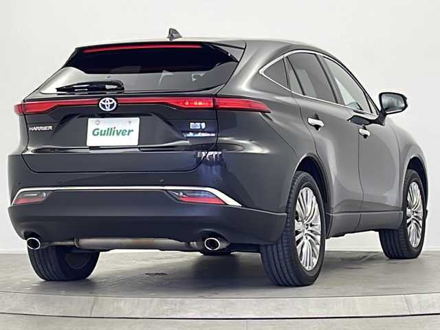 トヨタ ハリアー ハイブリッド Z レザーパッケージ 大阪府 2023(令5)年 2.9万km プレシャスブラックパール 純正12.3インチディスプレイオーディオ（ナビ有）/・TV/ブルートゥース/Miracast/アラウンドビューモニター/Toyota Safety Sense/・プリクラッシュセーフティ/・レーントレーシングアシスト/・レーダークルーズコントロール（全車速追従機能付き）/・ロードサインアシスト/・アダプティブハイビームシステム/オートマチックハイビーム/・パーキングサポートブレーキ（前後方静止物）/・デジタルインナーミラー（前後方録画機能付き）/・ブラインドスポットモニター/JBLプレミアムサウンド/ヘッドアップディスプレイ/パワーバックドア/レザーシート/・シートヒーター/シートベンチレーション（前席）/・メモリーシート（前席）/ステアリングヒーター/純正LEDヘッドライト/純正１９インチAW/ETC2.0