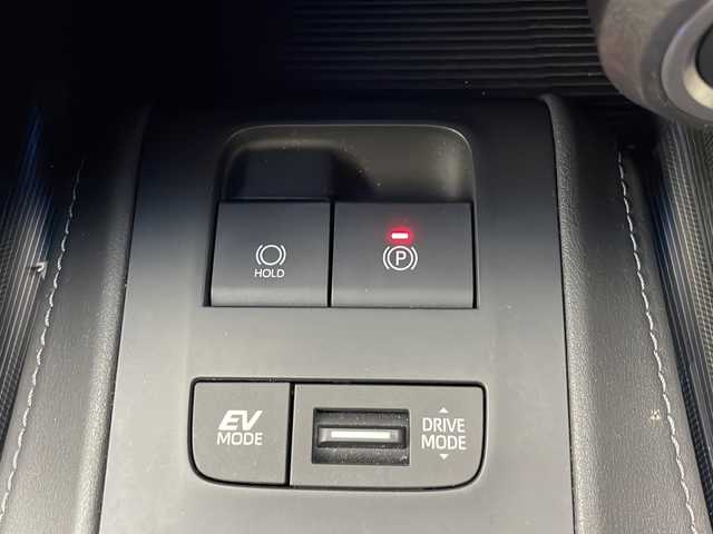 トヨタ ハリアー ハイブリッド Z レザーパッケージ 大阪府 2023(令5)年 2.9万km プレシャスブラックパール 純正12.3インチディスプレイオーディオ（ナビ有）/・TV/ブルートゥース/Miracast/アラウンドビューモニター/Toyota Safety Sense/・プリクラッシュセーフティ/・レーントレーシングアシスト/・レーダークルーズコントロール（全車速追従機能付き）/・ロードサインアシスト/・アダプティブハイビームシステム/オートマチックハイビーム/・パーキングサポートブレーキ（前後方静止物）/・デジタルインナーミラー（前後方録画機能付き）/・ブラインドスポットモニター/JBLプレミアムサウンド/ヘッドアップディスプレイ/パワーバックドア/レザーシート/・シートヒーター/シートベンチレーション（前席）/・メモリーシート（前席）/ステアリングヒーター/純正LEDヘッドライト/純正１９インチAW/ETC2.0