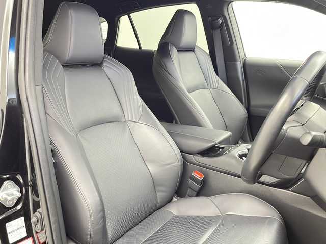 トヨタ ハリアー ハイブリッド Z レザーパッケージ 大阪府 2023(令5)年 2.9万km プレシャスブラックパール 純正12.3インチディスプレイオーディオ（ナビ有）/・TV/ブルートゥース/Miracast/アラウンドビューモニター/Toyota Safety Sense/・プリクラッシュセーフティ/・レーントレーシングアシスト/・レーダークルーズコントロール（全車速追従機能付き）/・ロードサインアシスト/・アダプティブハイビームシステム/オートマチックハイビーム/・パーキングサポートブレーキ（前後方静止物）/・デジタルインナーミラー（前後方録画機能付き）/・ブラインドスポットモニター/JBLプレミアムサウンド/ヘッドアップディスプレイ/パワーバックドア/レザーシート/・シートヒーター/シートベンチレーション（前席）/・メモリーシート（前席）/ステアリングヒーター/純正LEDヘッドライト/純正１９インチAW/ETC2.0