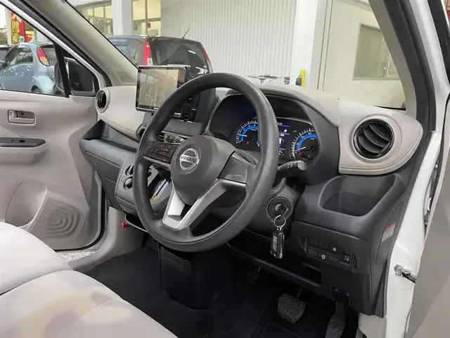 日産 デイズ B 千葉県 2021(令3)年 2.5万km ホワイト 社外ナビ【フルセグ、BT、SD、USB、CD】/前後コーナーセンサー/アイドリングストップ/ETC/USB充電/バックカメラ/オートライト/ステアリングスイッチ/純正フロアマット/純正ホイールキャップ/保証書/取説