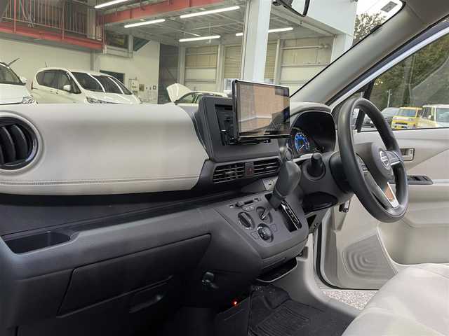 日産 デイズ B 千葉県 2021(令3)年 2.5万km ホワイト 社外ナビ【フルセグ、BT、SD、USB、CD】/前後コーナーセンサー/アイドリングストップ/ETC/USB充電/バックカメラ/オートライト/ステアリングスイッチ/純正フロアマット/純正ホイールキャップ/保証書/取説