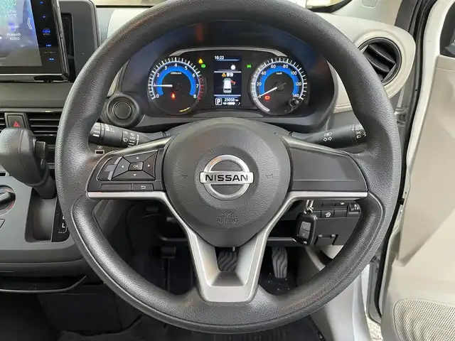 日産 デイズ B 千葉県 2021(令3)年 2.5万km ホワイト 社外ナビ【フルセグ、BT、SD、USB、CD】/前後コーナーセンサー/アイドリングストップ/ETC/USB充電/バックカメラ/オートライト/ステアリングスイッチ/純正フロアマット/純正ホイールキャップ/保証書/取説