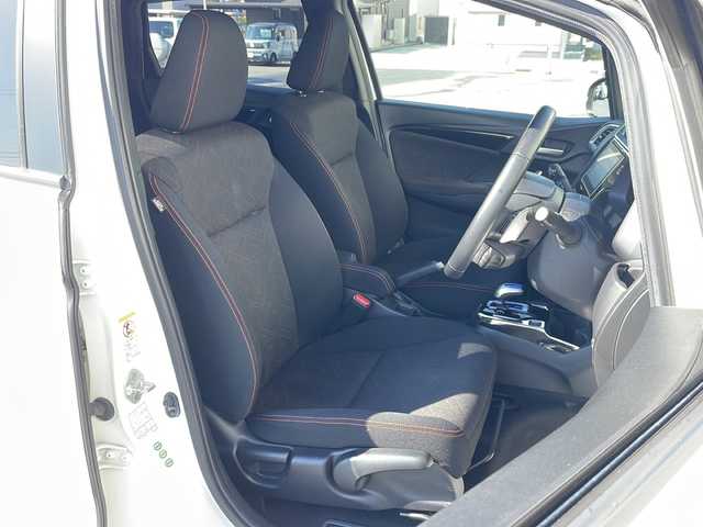 ホンダ フィット ハイブリット Sパッケージ 山形県 2014(平26)年 2.3万km プレミアムホワイトパール ワンオーナー/4WD/純正ナビ/（フルセグ/DVD/CD/BT/USB/HDMI）/シティブレーキアクティブシステム/横滑り防止/バックカメラ/クルーズコントロール/アイドリングストップ/コーナーセンサー/LEDヘッドライト/フォグランプ/ステアリングリモコン/エンジンスターター/プッシュスタート/冬タイヤ純正AW車載