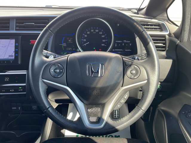 ホンダ フィット ハイブリット Sパッケージ 山形県 2014(平26)年 2.3万km プレミアムホワイトパール ワンオーナー/4WD/純正ナビ/（フルセグ/DVD/CD/BT/USB/HDMI）/シティブレーキアクティブシステム/横滑り防止/バックカメラ/クルーズコントロール/アイドリングストップ/コーナーセンサー/LEDヘッドライト/フォグランプ/ステアリングリモコン/エンジンスターター/プッシュスタート/冬タイヤ純正AW車載