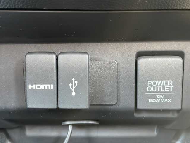 ホンダ フィット ハイブリット Sパッケージ 山形県 2014(平26)年 2.3万km プレミアムホワイトパール ワンオーナー/4WD/純正ナビ/（フルセグ/DVD/CD/BT/USB/HDMI）/シティブレーキアクティブシステム/横滑り防止/バックカメラ/クルーズコントロール/アイドリングストップ/コーナーセンサー/LEDヘッドライト/フォグランプ/ステアリングリモコン/エンジンスターター/プッシュスタート/冬タイヤ純正AW車載