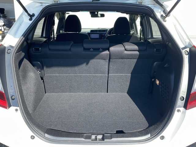 ホンダ フィット ハイブリット Sパッケージ 山形県 2014(平26)年 2.3万km プレミアムホワイトパール ワンオーナー/4WD/純正ナビ/（フルセグ/DVD/CD/BT/USB/HDMI）/シティブレーキアクティブシステム/横滑り防止/バックカメラ/クルーズコントロール/アイドリングストップ/コーナーセンサー/LEDヘッドライト/フォグランプ/ステアリングリモコン/エンジンスターター/プッシュスタート/冬タイヤ純正AW車載