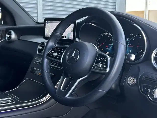 メルセデス・ベンツ Ｍ・ベンツ ＧＬＣ２２０ d 4マチック スポーツラインED 茨城県 2022(令4)年 4万km ダイヤモンドホワイト 後期型/AMGスタイリングパッケージ /12.3インチコックピットディスプレイ /19インチAMG5ツインスポ-クAW /黒革 /Sヒ-タ- /M付PWシ-ト /PWテ-ルゲ-ト /パフュ-ムアトマイザ- /アンビエントライト /RSP /ACC /LKA /BSA /360度カメラ /マルチLED/ETC2.0/禁煙車