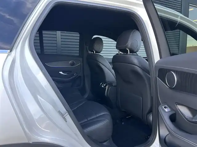 メルセデス・ベンツ Ｍ・ベンツ ＧＬＣ２２０ d 4マチック スポーツラインED 茨城県 2022(令4)年 4万km ダイヤモンドホワイト 後期型/AMGスタイリングパッケージ /12.3インチコックピットディスプレイ /19インチAMG5ツインスポ-クAW /黒革 /Sヒ-タ- /M付PWシ-ト /PWテ-ルゲ-ト /パフュ-ムアトマイザ- /アンビエントライト /RSP /ACC /LKA /BSA /360度カメラ /マルチLED/ETC2.0/禁煙車