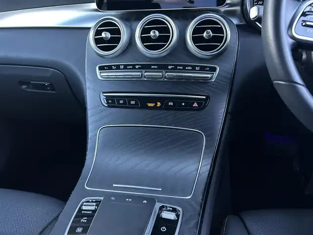 メルセデス・ベンツ Ｍ・ベンツ ＧＬＣ２２０ d 4マチック スポーツラインED 茨城県 2022(令4)年 4万km ダイヤモンドホワイト 後期型/AMGスタイリングパッケージ /12.3インチコックピットディスプレイ /19インチAMG5ツインスポ-クAW /黒革 /Sヒ-タ- /M付PWシ-ト /PWテ-ルゲ-ト /パフュ-ムアトマイザ- /アンビエントライト /RSP /ACC /LKA /BSA /360度カメラ /マルチLED/ETC2.0/禁煙車