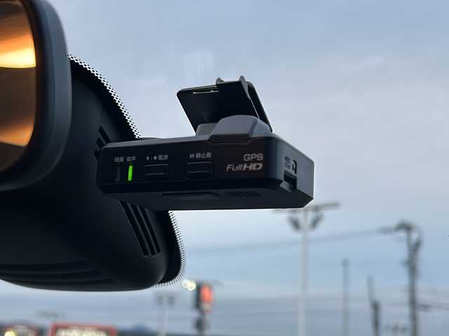 日産 セレナ ハイウェイスター Vセレクション 徳島県 2018(平30)年 6.7万km ダイヤモンドブラック 純正9インチナビ/（Bluetooth/フルセグ/CD/DVD/AUX）/フリップダウンモニター【PRODCA】/アラウンドビューモニター/両側パワースライドドア/エマージェンシーブレーキ/クルーズコントロール/クリアランスソナー/LEDヘッドライト/フォグライト/オートライト/ドライブレコーダー/純正AW/純正フロアマット/プッシュスタート/スマートキー