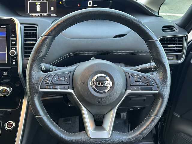 日産 セレナ ハイウェイスター Vセレクション 徳島県 2018(平30)年 6.7万km ダイヤモンドブラック 純正9インチナビ/（Bluetooth/フルセグ/CD/DVD/AUX）/フリップダウンモニター【PRODCA】/アラウンドビューモニター/両側パワースライドドア/エマージェンシーブレーキ/クルーズコントロール/クリアランスソナー/LEDヘッドライト/フォグライト/オートライト/ドライブレコーダー/純正AW/純正フロアマット/プッシュスタート/スマートキー