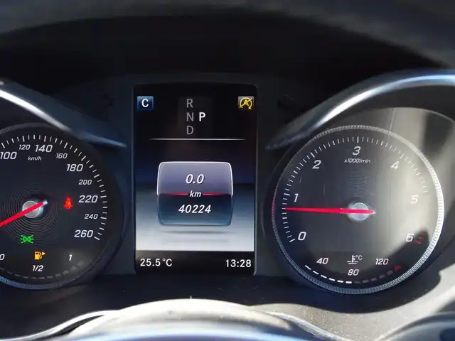 メルセデス・ベンツ Ｃ２２０ｄ ワゴン ローレウスエディション 埼玉県 2018(平30)年 4.1万km オブシディアンブラック 特別仕様車/ブラックレザーシート/アダプティブクルーズコントロール/レーダーセーフティパッケージ/パノラミックスライディングルーフ/パークセンサー/ブライドスポットモニター/バックカメラ/純正後付ナビ/ドラレコ/ETC/シートヒーター/シートポジションメモリー機能