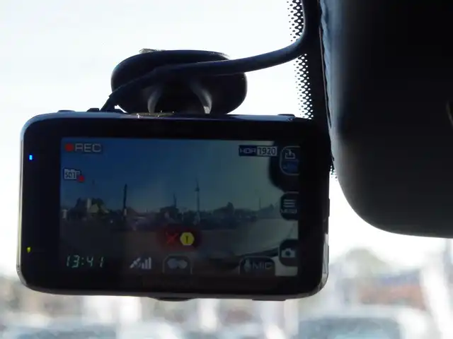 メルセデス・ベンツ Ｃ２２０ｄ ワゴン ローレウスエディション 埼玉県 2018(平30)年 4.1万km オブシディアンブラック 特別仕様車/ブラックレザーシート/アダプティブクルーズコントロール/レーダーセーフティパッケージ/パノラミックスライディングルーフ/パークセンサー/ブライドスポットモニター/バックカメラ/純正後付ナビ/ドラレコ/ETC/シートヒーター/シートポジションメモリー機能