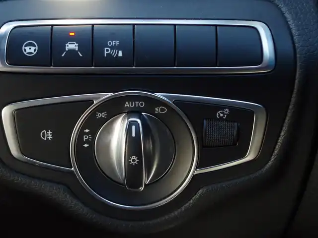 メルセデス・ベンツ Ｃ２２０ｄ ワゴン ローレウスエディション 埼玉県 2018(平30)年 4.1万km オブシディアンブラック 特別仕様車/ブラックレザーシート/アダプティブクルーズコントロール/レーダーセーフティパッケージ/パノラミックスライディングルーフ/パークセンサー/ブライドスポットモニター/バックカメラ/純正後付ナビ/ドラレコ/ETC/シートヒーター/シートポジションメモリー機能