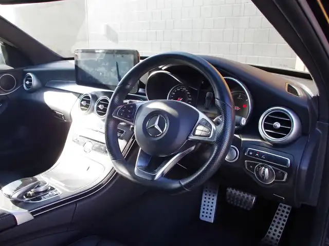 メルセデス・ベンツ Ｃ２２０ｄ ワゴン ローレウスエディション 埼玉県 2018(平30)年 4.1万km オブシディアンブラック 特別仕様車/ブラックレザーシート/アダプティブクルーズコントロール/レーダーセーフティパッケージ/パノラミックスライディングルーフ/パークセンサー/ブライドスポットモニター/バックカメラ/純正後付ナビ/ドラレコ/ETC/シートヒーター/シートポジションメモリー機能