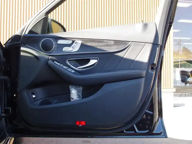 メルセデス・ベンツ Ｃ２２０ｄ ワゴン ローレウスエディション 埼玉県 2018(平30)年 4.1万km オブシディアンブラック 特別仕様車/ブラックレザーシート/アダプティブクルーズコントロール/レーダーセーフティパッケージ/パノラミックスライディングルーフ/パークセンサー/ブライドスポットモニター/バックカメラ/純正後付ナビ/ドラレコ/ETC/シートヒーター/シートポジションメモリー機能