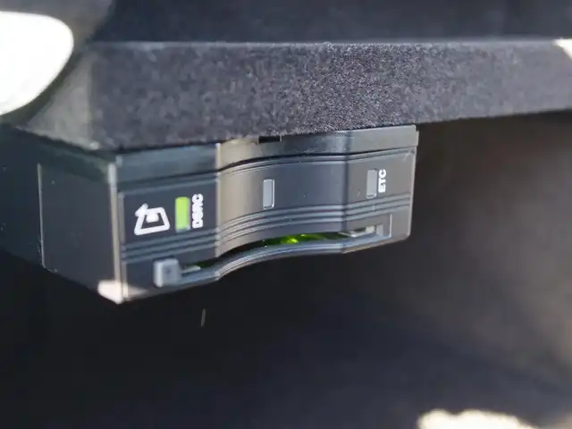 メルセデス・ベンツ Ｃ２２０ｄ ワゴン ローレウスエディション 埼玉県 2018(平30)年 4.1万km オブシディアンブラック 特別仕様車/ブラックレザーシート/アダプティブクルーズコントロール/レーダーセーフティパッケージ/パノラミックスライディングルーフ/パークセンサー/ブライドスポットモニター/バックカメラ/純正後付ナビ/ドラレコ/ETC/シートヒーター/シートポジションメモリー機能