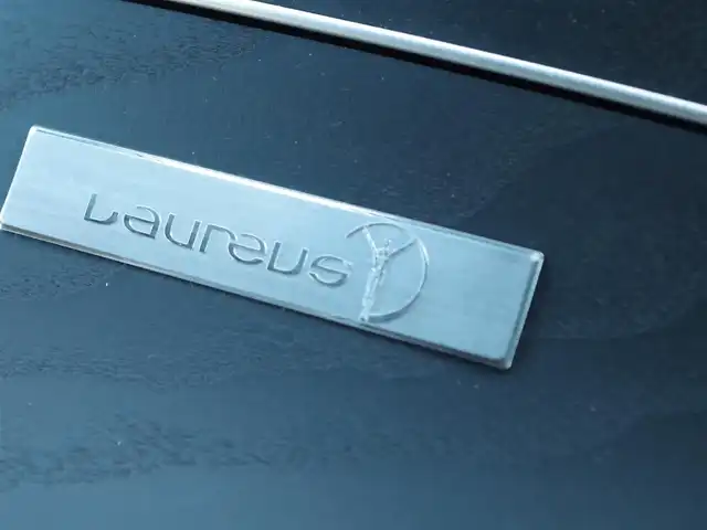 メルセデス・ベンツ Ｃ２２０ｄ ワゴン ローレウスエディション 埼玉県 2018(平30)年 4.1万km オブシディアンブラック 特別仕様車/ブラックレザーシート/アダプティブクルーズコントロール/レーダーセーフティパッケージ/パノラミックスライディングルーフ/パークセンサー/ブライドスポットモニター/バックカメラ/純正後付ナビ/ドラレコ/ETC/シートヒーター/シートポジションメモリー機能