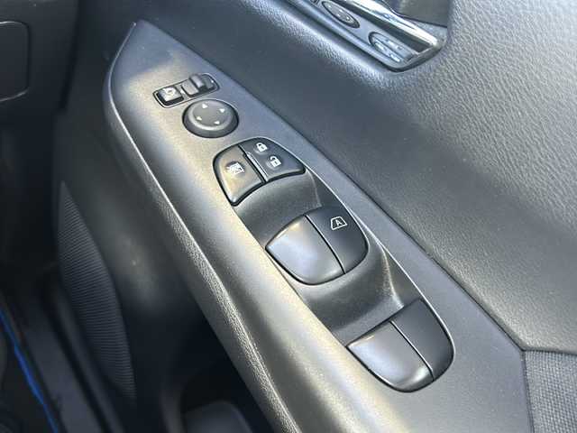 日産 セレナ e－パワー ハイウェイスター V 静岡県 2021(令3)年 4.2万km ダイヤモンドブラック 純正9インチナビ/・FM/AM/・フルセグTV/・SD/・CD/DVD/主要装備/・アラウンドビューモニター/・ドライブレコーダー/・プロパイロット/・エマージェンシーブレーキ/・デジタルインナーミラー/・フリップダウンモニター/・両側パワスラ/・LEDヘッドライト/・リアオートエアコン/・オートライト/・サイドカーテンエアバッグ