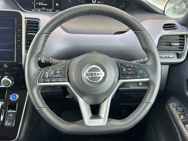 日産 セレナ e－パワー ハイウェイスター V 静岡県 2021(令3)年 4.2万km ダイヤモンドブラック 純正9インチナビ/・FM/AM/・フルセグTV/・SD/・CD/DVD/主要装備/・アラウンドビューモニター/・ドライブレコーダー/・プロパイロット/・エマージェンシーブレーキ/・デジタルインナーミラー/・フリップダウンモニター/・両側パワスラ/・LEDヘッドライト/・リアオートエアコン/・オートライト/・サイドカーテンエアバッグ