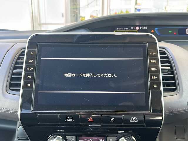 日産 セレナ e－パワー ハイウェイスター V 静岡県 2021(令3)年 4.2万km ダイヤモンドブラック 純正9インチナビ/・FM/AM/・フルセグTV/・SD/・CD/DVD/主要装備/・アラウンドビューモニター/・ドライブレコーダー/・プロパイロット/・エマージェンシーブレーキ/・デジタルインナーミラー/・フリップダウンモニター/・両側パワスラ/・LEDヘッドライト/・リアオートエアコン/・オートライト/・サイドカーテンエアバッグ