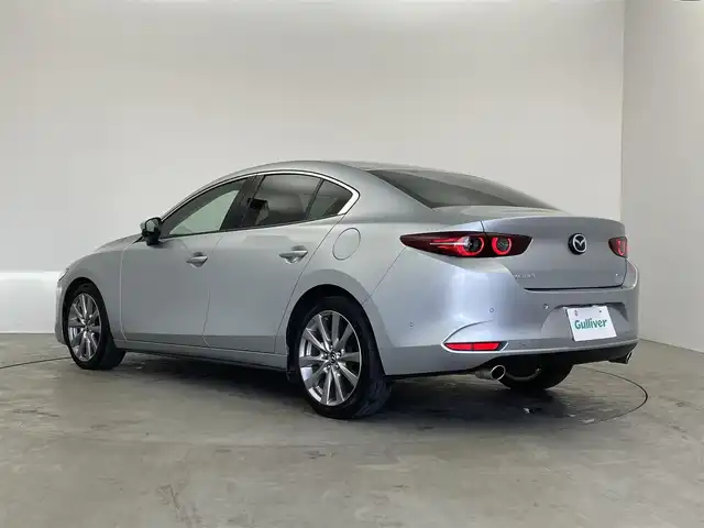 マツダ マツダ３セダン XD Lパッケージ 埼玉県 2019(令1)年 7.1万km ソニックシルバーM BOSEサウンド/純正８．８インチSDナビ/DTV DVD BT USB HDMI/アダプティブクルーズコントロール/レーンキープアシスト/衝突軽減ブレーキ/360度ビューモニター/ブラインドスポットモニタリング/オートハイビーム/レザーシート/D席パワーシート/前席シートヒーター/D席シートメモリー/パドルシフト/ステアリングヒーター/LEDオートライト/社外ドライブレコーダー前方/純正18インチアルミホイール/ETC/スペアキー