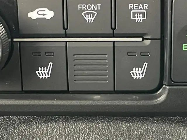 ホンダ Ｎ ＢＯＸ カスタム ターボ 愛知県 2024(令6)年 0.4万km プレミアムサンライトホワイトパール 純正８型ナビ　バックカメラ　シートヒーター　両側パワスラ　フルセグＴＶ　ハーフレザー　ホンダセンシング　衝突軽減　追従クルコン　ハンドル支援　パドルシフト　電動パーキング　ＬＥＤオートライト　禁煙車