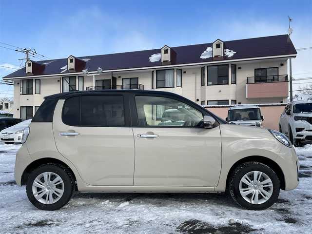 トヨタ パッソ モーダ 道央・札幌 2021(令3)年 3万km ブラックマイカメタリック/パウダリーベージュメタリック 2トーン ４WD/プッシュスタート/社外メモリナビ(AM/FM/BT/CD/DVD)/バックカメラ/ステアリングリモコン/ウインカーミラー/ビルトインETC/オートライト/オートマチックハイビーム/ベンチシート/運転席シートヒーター/コーナーセンサー/アイドリングストップ/衝突軽減ブレーキ/横滑り防止装置/盗難防止装置/純正フロアマット/防眩ミラー/スペアキー