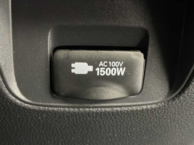 トヨタ ヴォクシー ハイブリッド S－Z 鹿児島県 2022(令4)年 2.4万km ホワイトパールクリスタルシャイン 純正ディスプレイオーディオ（AM/FM/BT)/バックモニター/ETC2.0/モデリスタエアロ/両側パワースライドドア/ハンズフリー開閉機能/パワーバックドア/トヨタセーフティセンス/ブラインドスポットモニター/安心降車アシスト/カラーヘッドアップディスプレイ/デジタルインナーミラー/シートヒーター（1列目・2列目）/ステアリングヒーター/純正LEDヘッドライト/オートライト/純正フロアマット/純正ホイール（205/55R17)/前後ドライブレコーダー/1500Wコンセント/電動パーキングブレーキ/ブレーキホールド/ナノイーX