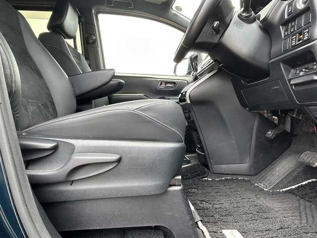 トヨタ ヴォクシー ZS 煌Ⅲ 愛媛県 2020(令2)年 2.2万km ブラッキッシュアゲハガラスフレーク フォグランプ/革ステ/クルコン/両側パワスラ/ＬＥＤ/オートライト/オートハイビーム/前後ドラレコ/ハーフレザーシート/純正アルミホイール/純正フロアマット/パーキングアシスト/クルーズコントロール有