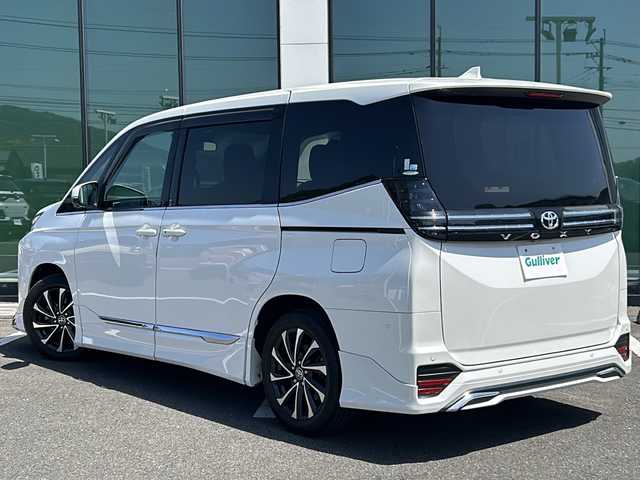 トヨタ ヴォクシー S－Z 愛知県 2022(令4)年 4.2万km ホワイトパールクリスタルシャイン モデリスタエアロ【フロント・サイド・リア】/純正8インチディスプレイオーディオ/【ナビ有/AM/FM/CD/DVD/Bluetooth/フルセグTV/Apple Car Play/Android Auto】/純正14インチフリップダウンモニター【V14T-R72R】/パノラミックビューモニター/ビルトインETC2.0/アドバンスドパーク/トヨタセーフティセンス/・オートマチックハイビーム/・プリクラッシュセーフティ/・レーントレーシングアシスト/・レーンディパーチャーアラート/・プロアクティブドライビングアシスト/リアカメラディテクション/パーキングサポートブレーキ/ロードサインアシスト/レーダークルーズコントロール/D席シートヒーター/WAC/カロッツェリア製茶色レザー調シートカバー/横滑り防止装置/盗難防止装置/保証書/取扱説明書/マルチメディア取扱説明書/スペアキー×1