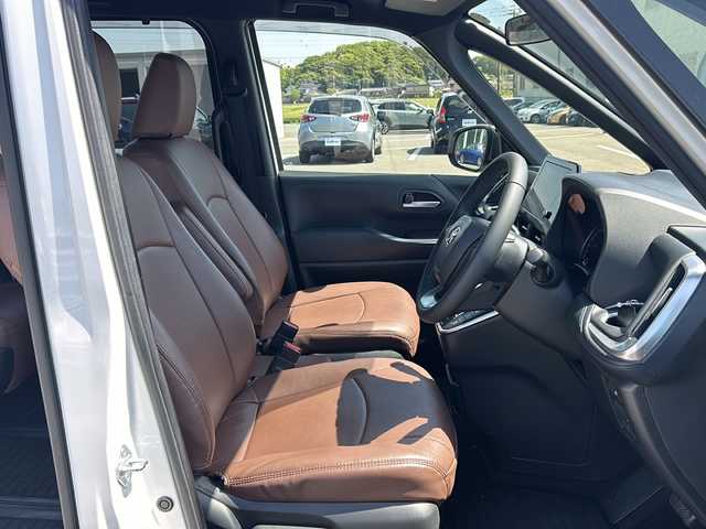 トヨタ ヴォクシー S－Z 愛知県 2022(令4)年 4.2万km ホワイトパールクリスタルシャイン モデリスタエアロ【フロント・サイド・リア】/純正8インチディスプレイオーディオ/【ナビ有/AM/FM/CD/DVD/Bluetooth/フルセグTV/Apple Car Play/Android Auto】/純正14インチフリップダウンモニター【V14T-R72R】/パノラミックビューモニター/ビルトインETC2.0/アドバンスドパーク/トヨタセーフティセンス/・オートマチックハイビーム/・プリクラッシュセーフティ/・レーントレーシングアシスト/・レーンディパーチャーアラート/・プロアクティブドライビングアシスト/リアカメラディテクション/パーキングサポートブレーキ/ロードサインアシスト/レーダークルーズコントロール/D席シートヒーター/WAC/カロッツェリア製茶色レザー調シートカバー/横滑り防止装置/盗難防止装置/保証書/取扱説明書/マルチメディア取扱説明書/スペアキー×1