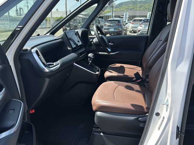 トヨタ ヴォクシー S－Z 愛知県 2022(令4)年 4.2万km ホワイトパールクリスタルシャイン モデリスタエアロ【フロント・サイド・リア】/純正8インチディスプレイオーディオ/【ナビ有/AM/FM/CD/DVD/Bluetooth/フルセグTV/Apple Car Play/Android Auto】/純正14インチフリップダウンモニター【V14T-R72R】/パノラミックビューモニター/ビルトインETC2.0/アドバンスドパーク/トヨタセーフティセンス/・オートマチックハイビーム/・プリクラッシュセーフティ/・レーントレーシングアシスト/・レーンディパーチャーアラート/・プロアクティブドライビングアシスト/リアカメラディテクション/パーキングサポートブレーキ/ロードサインアシスト/レーダークルーズコントロール/D席シートヒーター/WAC/カロッツェリア製茶色レザー調シートカバー/横滑り防止装置/盗難防止装置/保証書/取扱説明書/マルチメディア取扱説明書/スペアキー×1