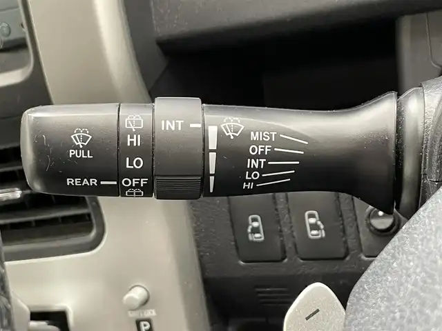 トヨタ ノア Si 滋賀県 2010(平22)年 13.2万km ホワイトパールクリスタルシャイン 禁煙車/純正７インチナビ/ （Bluetooth・フルセグTV・CD・DVD・AUX）/フリップダウンモニター/両側パワースライドドア/ETC/スマートキー/パドルシフト/HIDライト/オートライト/純正16インチアルミホイール/純正フロアマット