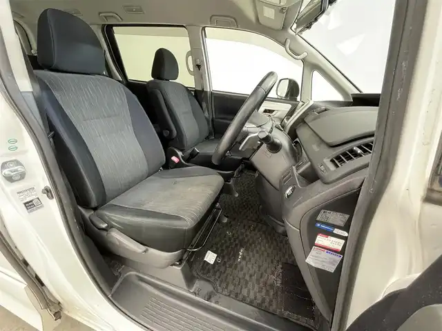 トヨタ ノア Si 滋賀県 2010(平22)年 13.2万km ホワイトパールクリスタルシャイン 禁煙車/純正７インチナビ/ （Bluetooth・フルセグTV・CD・DVD・AUX）/フリップダウンモニター/両側パワースライドドア/ETC/スマートキー/パドルシフト/HIDライト/オートライト/純正16インチアルミホイール/純正フロアマット
