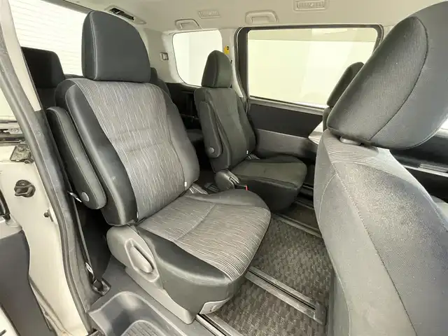 トヨタ ノア Si 滋賀県 2010(平22)年 13.2万km ホワイトパールクリスタルシャイン 禁煙車/純正７インチナビ/ （Bluetooth・フルセグTV・CD・DVD・AUX）/フリップダウンモニター/両側パワースライドドア/ETC/スマートキー/パドルシフト/HIDライト/オートライト/純正16インチアルミホイール/純正フロアマット