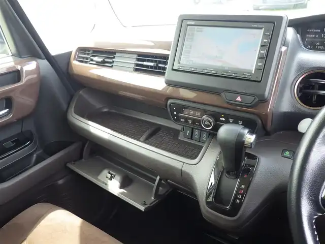 ホンダ Ｎ ＢＯＸ G･Lターボ Hセンシング カッパーブラウンスタイル 千葉県 2019(令1)年 6.3万km パールⅡ ホンダセンシング/・衝突軽減ブレーキ（CMBS）/・車線維持支援システム（LKAS）/・アダプティブクルーズコントロール（ACC）/・後方誤発進抑制機能/・誤発進抑制機能/純正メモリーナビ/【CD再生機能　Bluetooth接続】/バックカメラ/革巻きステアリング/ステアリングスイッチ/パドルシフト/ETC/LEDヘッドライト/ウインカーミラー/リアコーナーセンサー/スマートキー